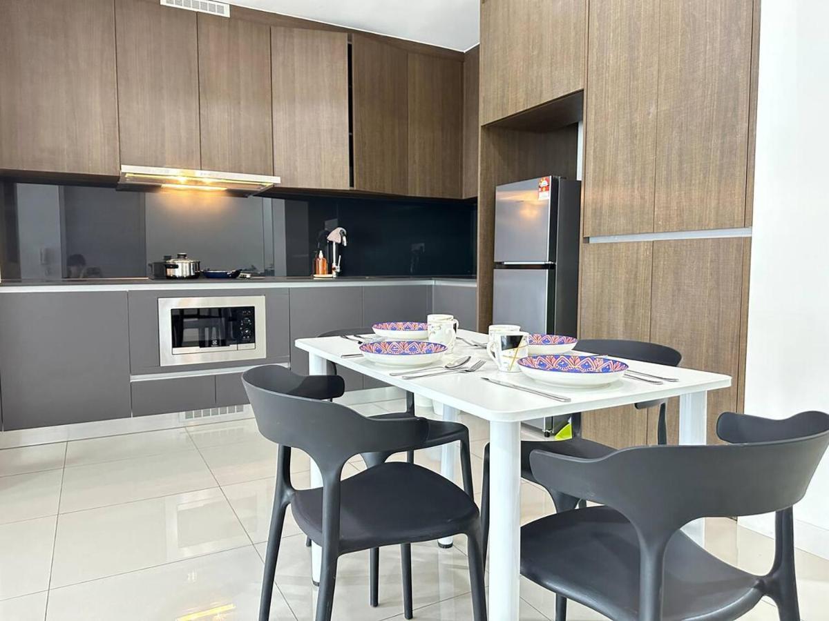 A1601 Grand Medini 2br 100mbps Netflix By Apartment