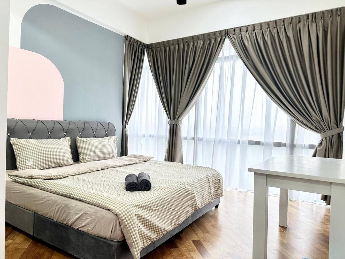 A1601 Grand Medini 2br 100mbps Netflix By